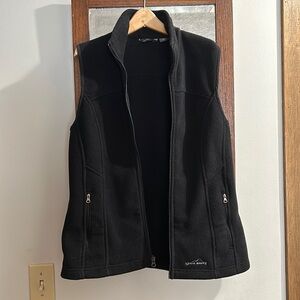 Petite black Eddie Bauer zipper vest with pockets